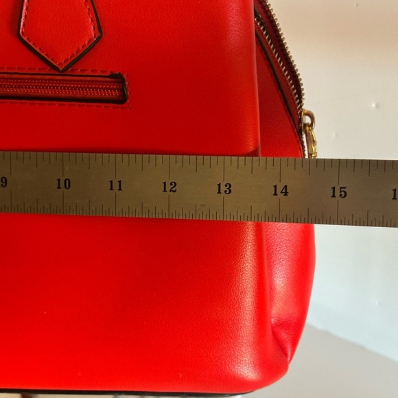 La Terra Vegan Leather Shoulder Medium Size Red Handbag Zipper and Snap Closure - Picture 12 of 16